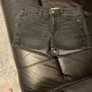 Cute short pant. Never wear.